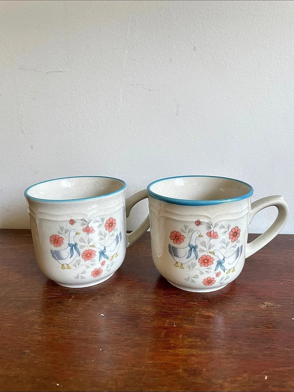 Vintage pair of goose mugs